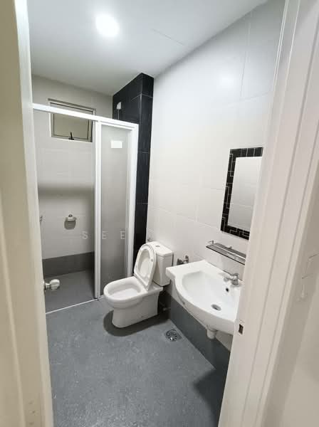 Kediaman Servis untuk Dijual di Meridin Bayvue Serviced Apartment - See Yin . - Bathroom - PropertyGuru.com.my