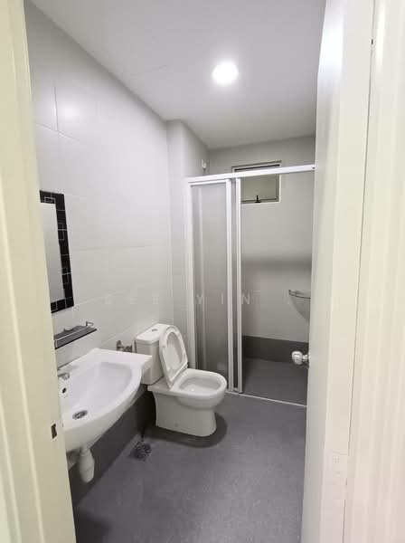 Kediaman Servis untuk Dijual di Meridin Bayvue Serviced Apartment - See Yin . - Bathroom - PropertyGuru.com.my