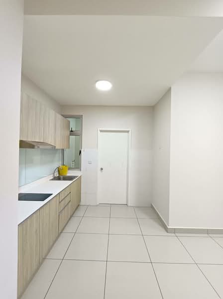 Kediaman Servis untuk Dijual di Meridin Bayvue Serviced Apartment - See Yin . - Kitchen - PropertyGuru.com.my