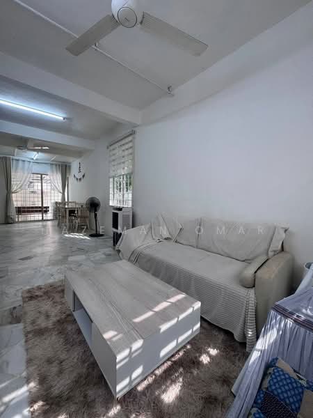 Rumah Teres 2-Tingkat untuk Dijual di PJS 1, Taman Medan Pejasa (Petaling Jaya) - Hazeman Omar - Living Room - PropertyGuru.com.my