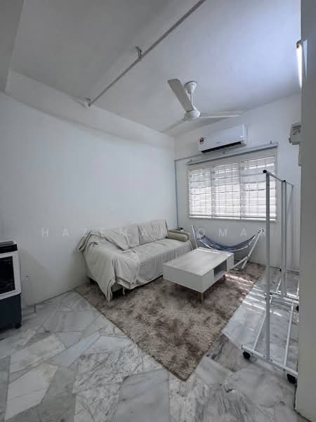 Rumah Teres 2-Tingkat untuk Dijual di PJS 1, Taman Medan Pejasa (Petaling Jaya) - Hazeman Omar - Living Room - PropertyGuru.com.my