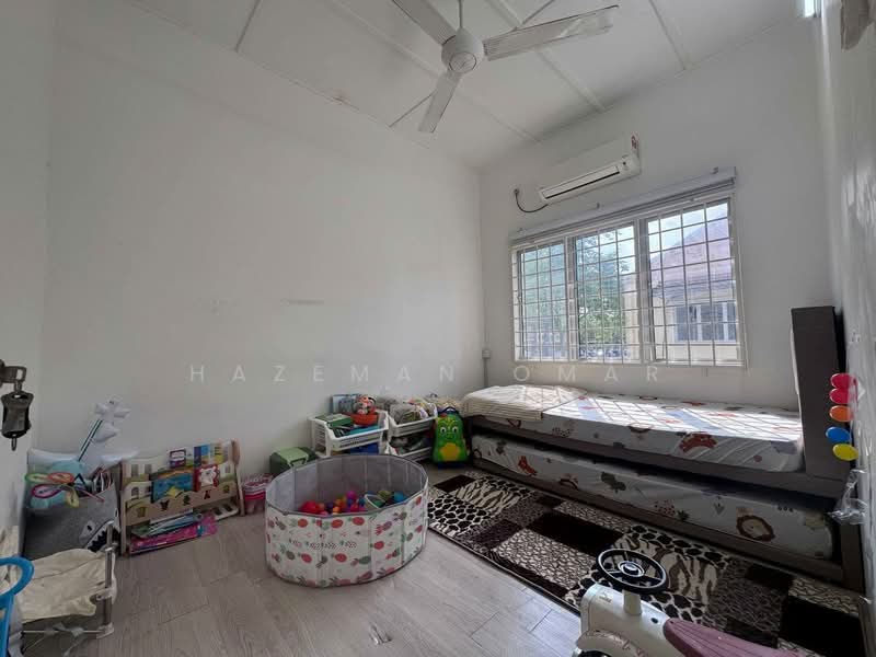 Rumah Teres 2-Tingkat untuk Dijual di PJS 1, Taman Medan Pejasa (Petaling Jaya) - Hazeman Omar - Bedroom - PropertyGuru.com.my
