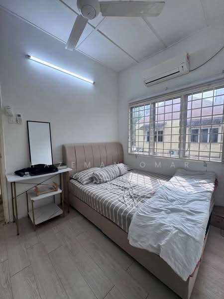 Rumah Teres 2-Tingkat untuk Dijual di PJS 1, Taman Medan Pejasa (Petaling Jaya) - Hazeman Omar - Bedroom - PropertyGuru.com.my
