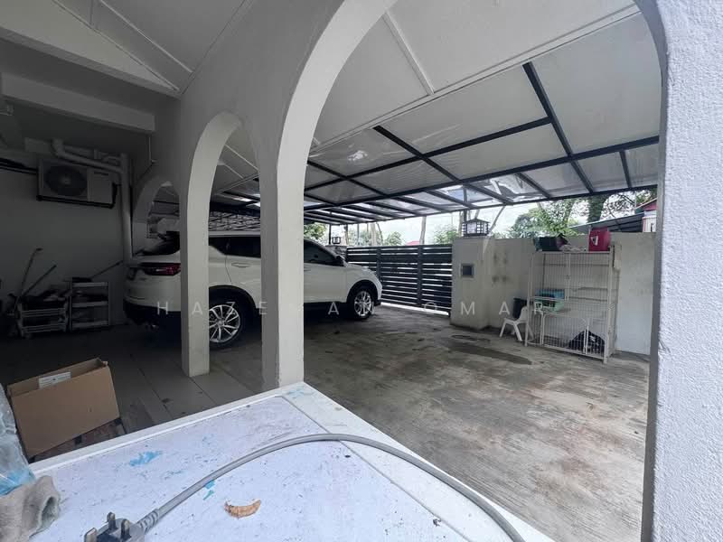 Rumah Teres 2-Tingkat untuk Dijual di PJS 1, Taman Medan Pejasa (Petaling Jaya) - Hazeman Omar - Car Park - PropertyGuru.com.my
