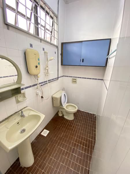 2-storey Terraced House for Rent in Taman Daya (Johor Bahru) - Jim Ng - Bathroom - PropertyGuru.com.my