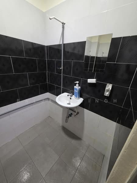 2-storey Terraced House for Sale in Taman Mesra (Klang) - Baljeet Singh - Bathroom - PropertyGuru.com.my