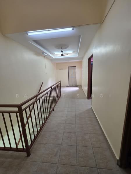 2-storey Terraced House for Sale in Taman Mesra (Klang) - Baljeet Singh - Corridor - PropertyGuru.com.my
