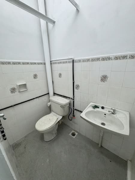 2-storey Terraced House for Sale in Batu Uban (Gelugor) - Hoy Meng - Bathroom - PropertyGuru.com.my