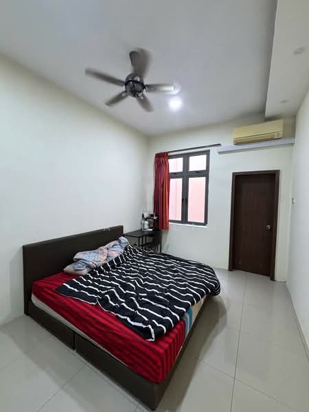 Cluster House for Sale in Taman Bukit Skudai (Skudai) - Karl Lim - Bedroom - PropertyGuru.com.my