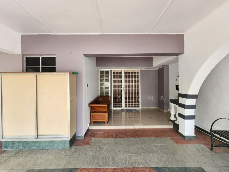 Rumah Berkembar untuk Dijual di Shah Alam (Selangor) - Nur Alia Omar - Entrance - PropertyGuru.com.my