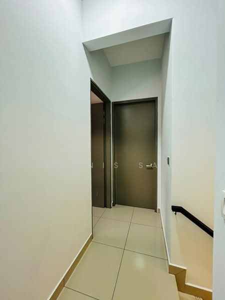 Rumah Bandar untuk Disewa di Kajang (Selangor) - Dennis Saw - Corridor - PropertyGuru.com.my