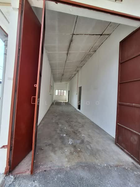 Gudang untuk Disewa di Bukit Kemuning (Shah Alam) - Elyn Soo - Corridor - PropertyGuru.com.my