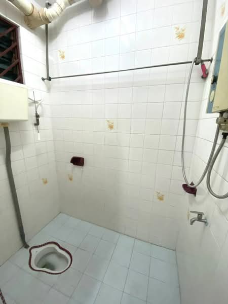 Rumah Teres 2-Tingkat untuk Disewa di Taman Johor Jaya (Johor Bahru) - SJ CHAN - Bathroom - PropertyGuru.com.my
