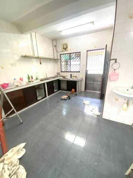 Rumah Teres 2-Tingkat untuk Disewa di Taman Johor Jaya (Johor Bahru) - SJ CHAN - Kitchen - PropertyGuru.com.my