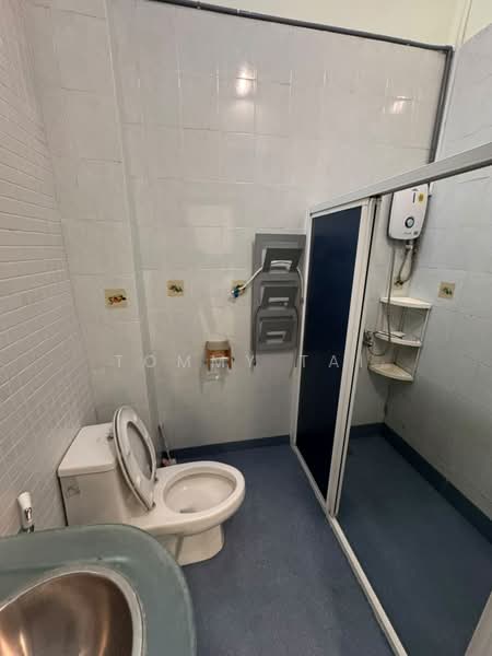 Rumah Teres 2-Tingkat untuk Disewa di Taman Century (Johor Bahru) - Tommy Tai - Bathroom - PropertyGuru.com.my