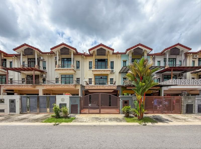 Rumah Teres 3-Tingkat untuk Dijual di Sentosa Villa (Kajang) - Zul Hasif - PropertyGuru.com.my