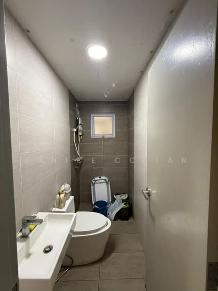 Kondominium untuk Dijual di Koi Suites - Janice CC Tan - Bathroom - PropertyGuru.com.my