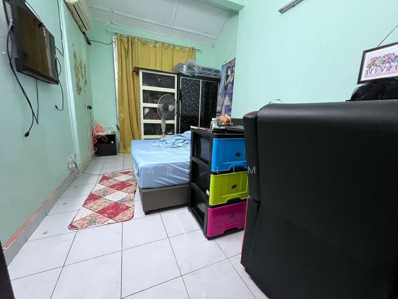 Rumah Teres 1-Tingkat untuk Dijual di Taman Rinting (Masai) - Karl Lim - Bedroom - PropertyGuru.com.my