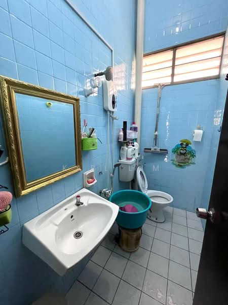 Rumah Teres 1-Tingkat untuk Dijual di Taman Rinting (Masai) - Karl Lim - Bathroom - PropertyGuru.com.my