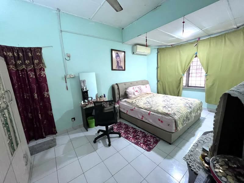 Rumah Teres 1-Tingkat untuk Dijual di Taman Rinting (Masai) - Karl Lim - Bedroom - PropertyGuru.com.my