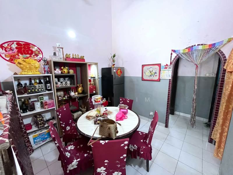 Rumah Teres 1-Tingkat untuk Dijual di Taman Rinting (Masai) - Karl Lim - Dining Room - PropertyGuru.com.my