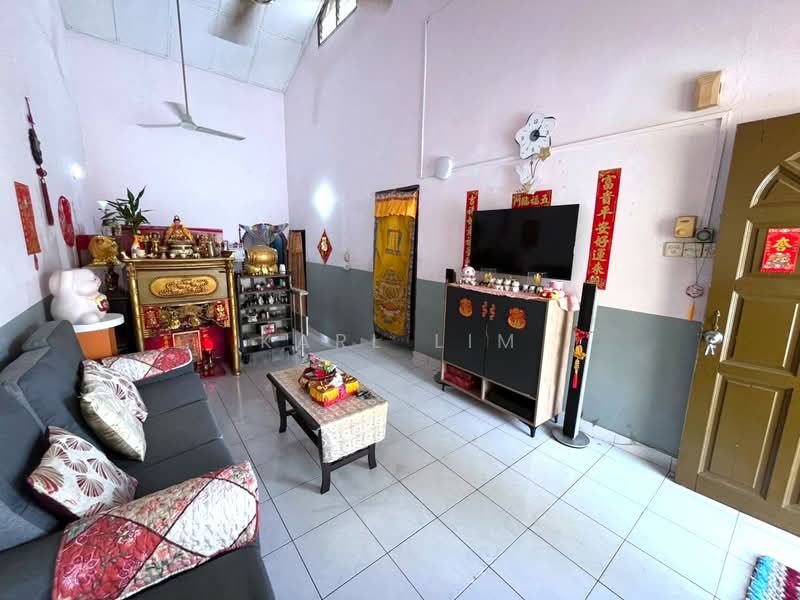 Rumah Teres 1-Tingkat untuk Dijual di Taman Rinting (Masai) - Karl Lim - Living Room - PropertyGuru.com.my