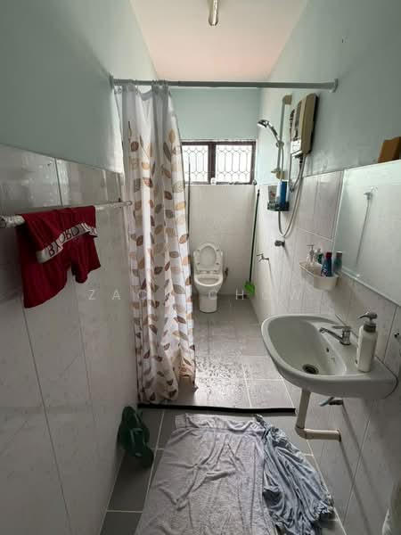 Semi-Detached House for Sale in Taman Iskandar (Johor Bahru) - Zack Chow - Bathroom - PropertyGuru.com.my