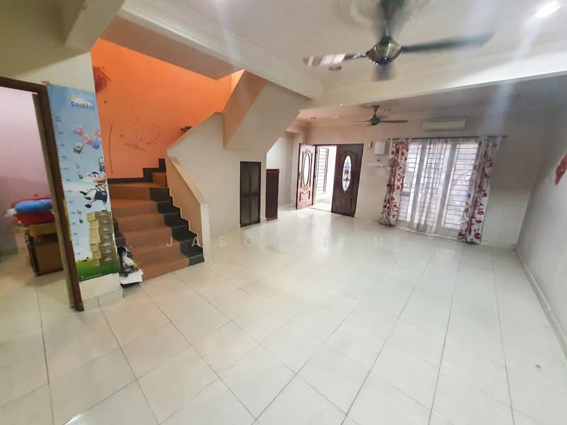 2-storey Terraced House for Sale in Taman Puncak Jalil (Seri Kembangan) - Jason Tan - Living Room - PropertyGuru.com.my