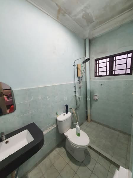2-storey Terraced House for Sale in Taman Puncak Jalil (Seri Kembangan) - Jason Tan - Bathroom - PropertyGuru.com.my