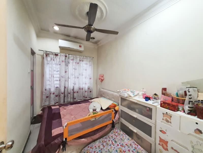 2-storey Terraced House for Sale in Taman Puncak Jalil (Seri Kembangan) - Jason Tan - Bedroom - PropertyGuru.com.my