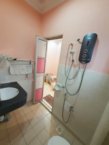 2-storey Terraced House for Sale in Taman Puncak Jalil (Seri Kembangan) - Jason Tan - Bathroom - PropertyGuru.com.my