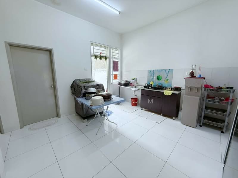 Rumah Teres 1-Tingkat untuk Dijual di Taman Pelangi Indah (Ulu Tiram) - Karl Lim - Kitchen - PropertyGuru.com.my