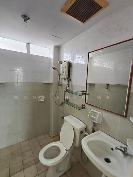 Apartment for Rent at Lake View Suites - Wong Shau Wei - PropertyGuru.com.my