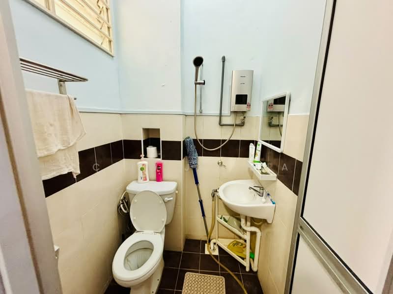 Rumah Teres 2-Tingkat untuk Dijual di Tebrau (Johor) - Chew Jia Jia - Bathroom - PropertyGuru.com.my