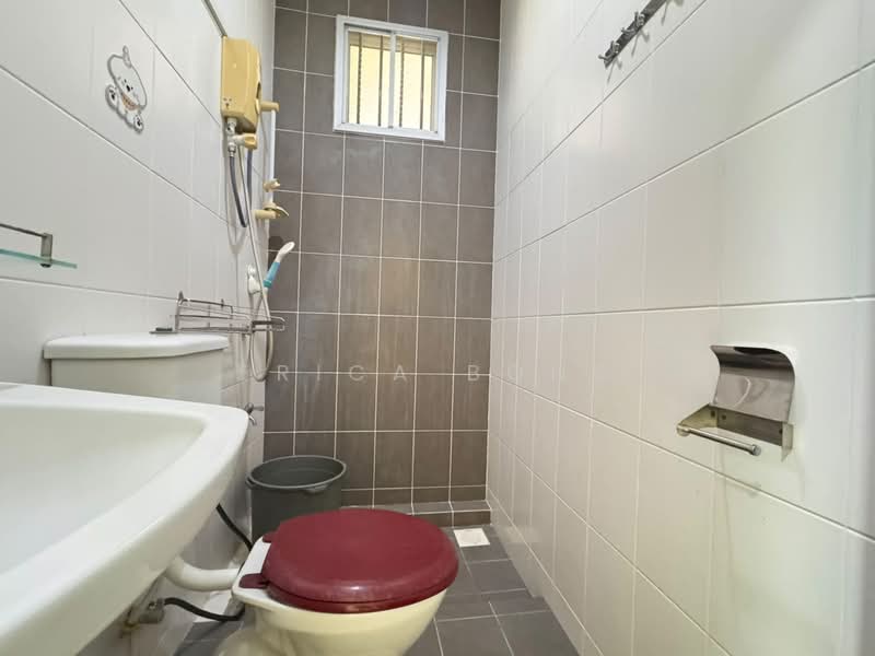 1.5-storey Terraced House for Rent in Muara Tuang (Samarahan) - Erica Bong - Bathroom - PropertyGuru.com.my