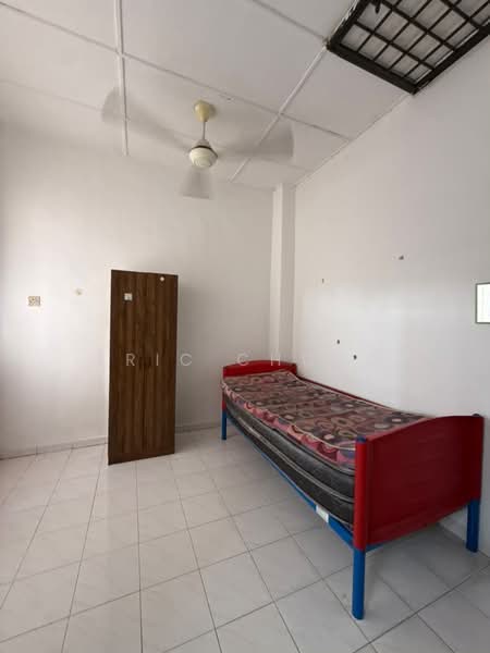 2-storey Terraced House for Rent in Taman Desa Melati (Nilai) - Eric Chong - Bedroom - PropertyGuru.com.my