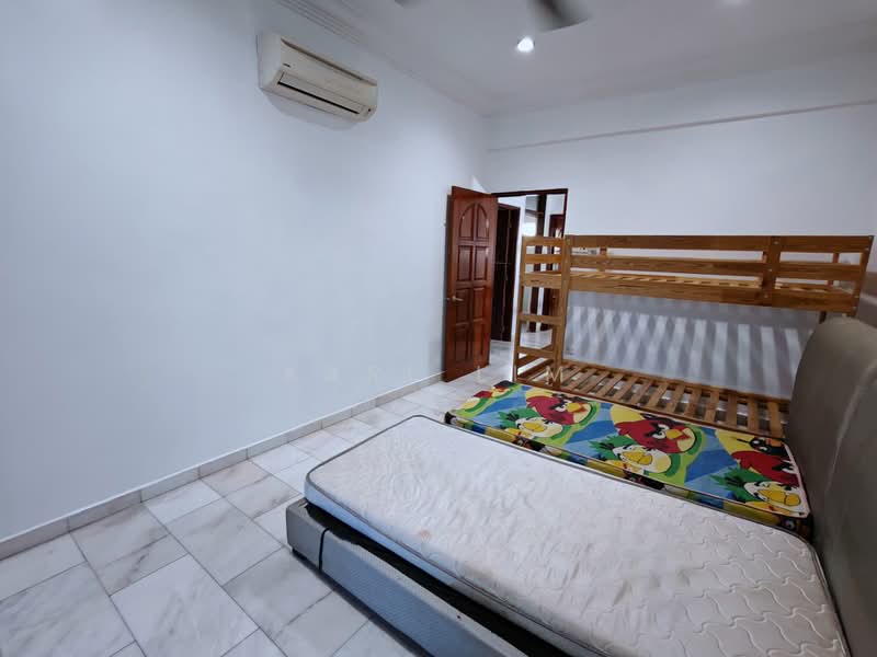 2-storey Terraced House for Sale in Taman Johor Jaya (Johor Bahru) - Karl Lim - Bedroom - PropertyGuru.com.my