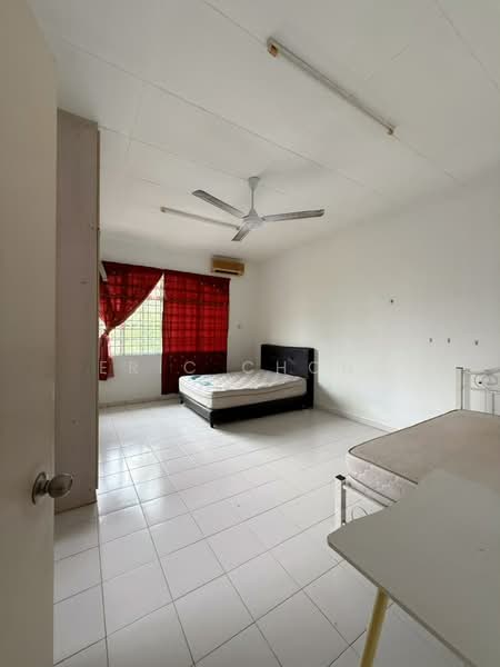 2-storey Terraced House for Rent in Desa Kolej (Nilai) - Eric Chong - Bedroom - PropertyGuru.com.my