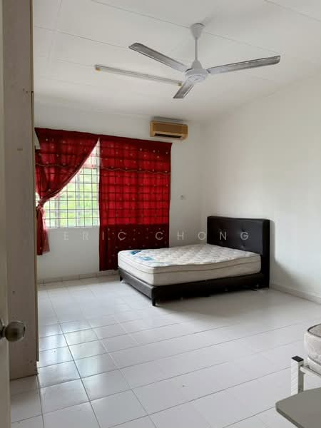 2-storey Terraced House for Rent in Desa Kolej (Nilai) - Eric Chong - Bedroom - PropertyGuru.com.my