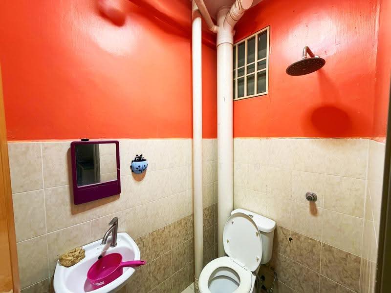 Pangsapuri untuk Disewa di Relau Vista Apartment - Jerry Tan - Bathroom - PropertyGuru.com.my