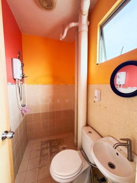 Pangsapuri untuk Disewa di Relau Vista Apartment - Jerry Tan - Bathroom - PropertyGuru.com.my