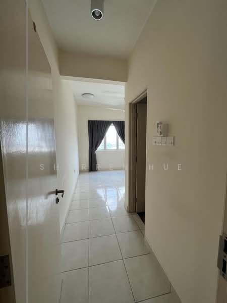 Kediaman Servis untuk Disewa di Metropolitan Square - Sherren Hue - Master bedroom corridor - PropertyGuru.com.my
