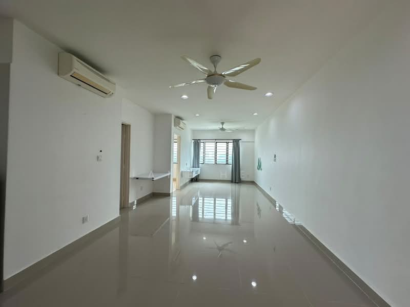 Kediaman Servis untuk Dijual di Hedgeford 10 Residences - Jane Hew - Living Room - PropertyGuru.com.my