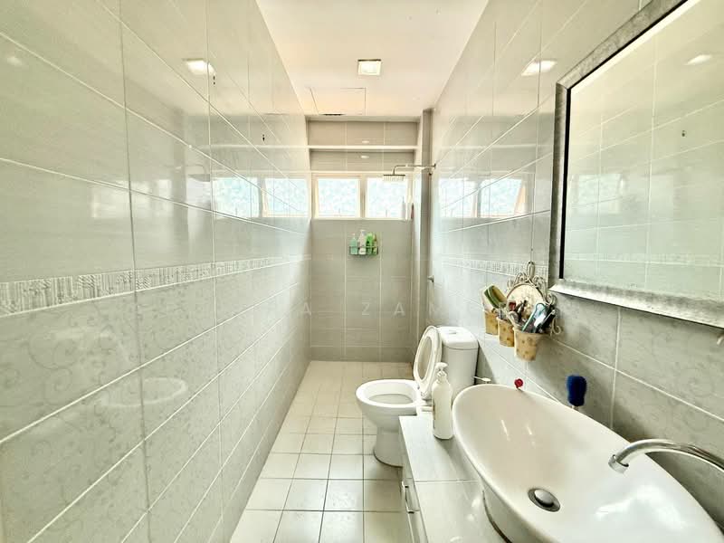 Bungalow House for Sale in Saujana Impian (Kajang) - Adzura Zamedin - Bathroom - PropertyGuru.com.my