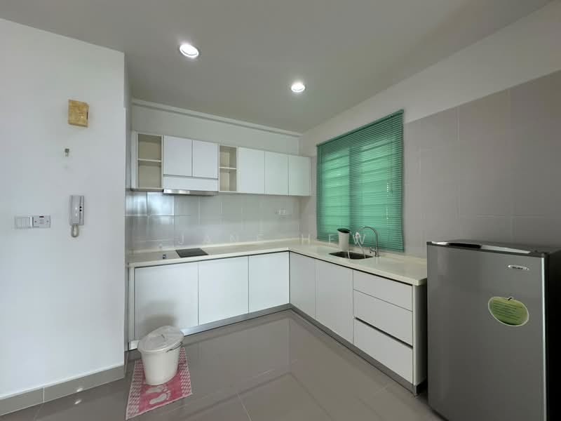 Kediaman Servis untuk Dijual di Hedgeford 10 Residences - Jane Hew - Kitchen - PropertyGuru.com.my