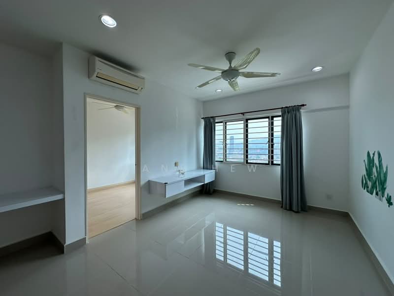 Kediaman Servis untuk Dijual di Hedgeford 10 Residences - Jane Hew - Bedroom - PropertyGuru.com.my