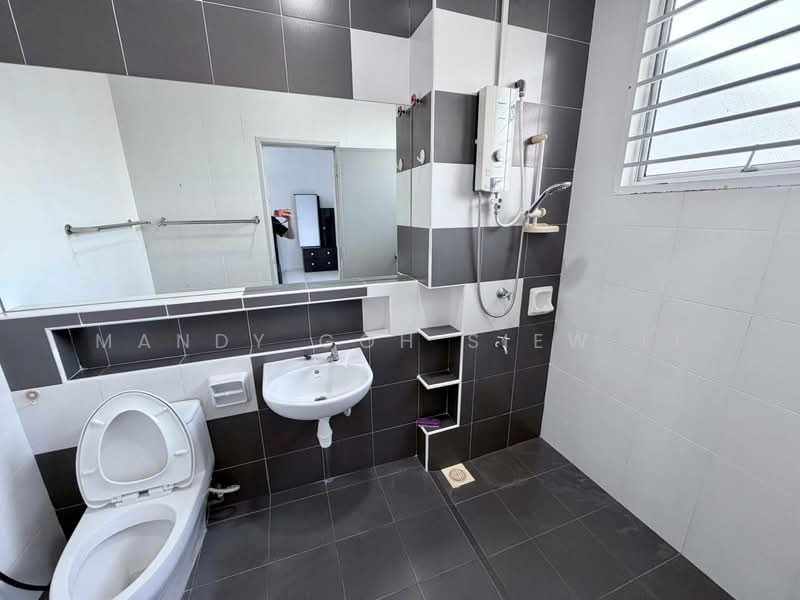 Rumah Teres 2-Tingkat untuk Dijual di Taman Setia Indah (Tebrau) - Mandy Goh Siew Li - Bathroom - PropertyGuru.com.my