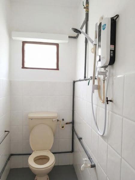 2-storey Terraced House for Rent in Usj 11 (Subang Jaya) - Shahshi T - Bathroom - PropertyGuru.com.my