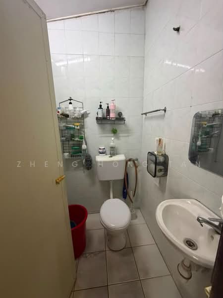 Rumah Teres 1-Tingkat untuk Dijual di Kepong Baru (Kepong) - Zheng Hong Tan - Bathroom - PropertyGuru.com.my