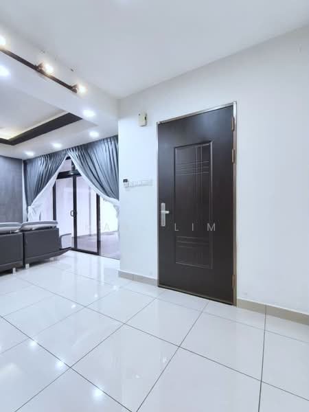 Rumah Teres 2-Tingkat untuk Dijual di Taman Austin Duta (Tebrau) - Karl Lim - Living Room - PropertyGuru.com.my